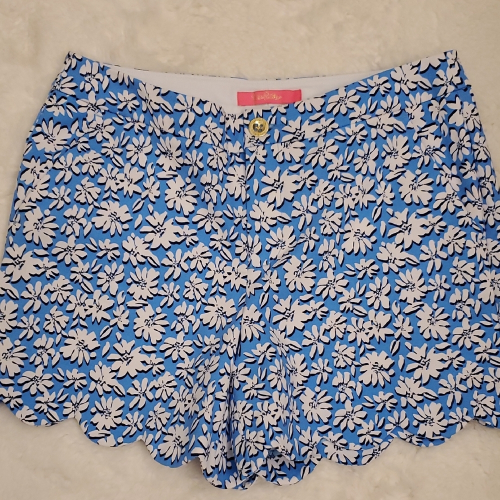 NWOT Lilly Pulitzer Blue and White Floral  Shorts